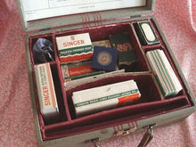 Load image into Gallery viewer, Singer Fashion Aids Attachments Case (Vintage Original)
