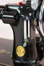 Load image into Gallery viewer, Singer Featherweight 221 Sewing machine, 1933 AD545***