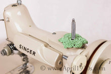 Load image into Gallery viewer, Singer Featherweight 221 Sewing Machine, TAN JE150***