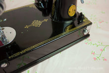 Load image into Gallery viewer, Singer Featherweight 221 Sewing machine, 1933 AD545***