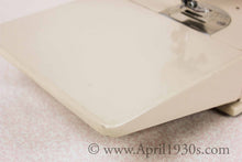 Load image into Gallery viewer, Singer Featherweight 221 Sewing Machine, TAN JE150***