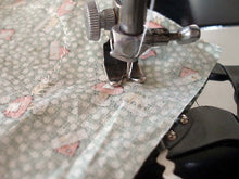 Load image into Gallery viewer, Underbraider and Quilt Guide Attachment Set, Singer (Vintage Original)