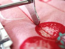 Load image into Gallery viewer, Quarter Inch (1/4") Foot, Patchwork Piecing Quilting - SLANT SHANK