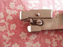 Load image into Gallery viewer, Needle Threader, Singer (Vintage Original)