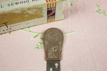 Load image into Gallery viewer, Singer Featherweight 221 Sewing Machine, CHICAGO BADGE 1934 AD721***