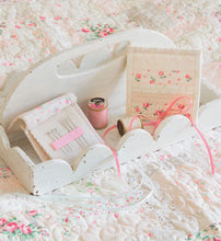 Load image into Gallery viewer, PATTERN BOOK , Perfectly Pretty Patchwork by Kristyne Czepuryk