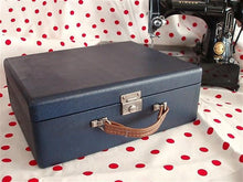 Load image into Gallery viewer, Singer Fashion Aids Attachments Case (Vintage Original)