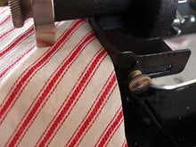 Load image into Gallery viewer, Pinker / Pinking Blade, Singer (Vintage Original)