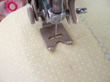 Load image into Gallery viewer, Zigzag Attachment, Singer Automatic (Vintage Original)
