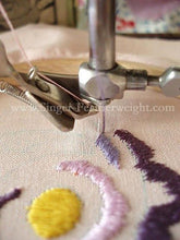 Load image into Gallery viewer, Arrasene Embroidery & Darning Foot, Singer (Vintage Original)