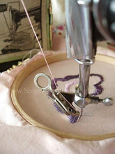 Load image into Gallery viewer, Arrasene Embroidery & Darning Foot, Singer (Vintage Original)