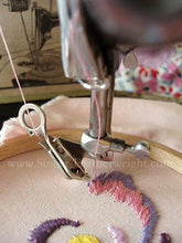 Load image into Gallery viewer, Arrasene Embroidery & Darning Foot, Singer (Vintage Original)
