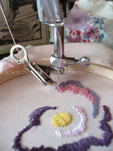 Load image into Gallery viewer, Arrasene Embroidery & Darning Foot, Singer (Vintage Original)