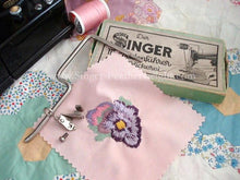 Load image into Gallery viewer, Arrasene Embroidery & Darning Foot, Singer (Vintage Original)