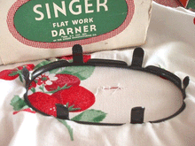 Load image into Gallery viewer, Flat Work Darner, Singer (Vintage Original)