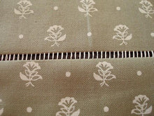 Load image into Gallery viewer, Hemstitching Veining Attachment, Singer (Vintage Original)
