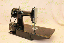 Load image into Gallery viewer, Singer Featherweight 221 Sewing Machine, AL565***