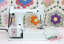 Load image into Gallery viewer, Singer Featherweight 221K Sewing Machine, WHITE FA126***