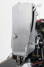 Load image into Gallery viewer, Singer Featherweight 222K Sewing Machine EK632***