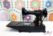 Load image into Gallery viewer, Singer Featherweight 222K Sewing Machine EK6285** ORIGINAL CARDBOARD BOX Included