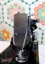 Load image into Gallery viewer, Singer Featherweight 222K Sewing Machine EK6285** ORIGINAL CARDBOARD BOX Included
