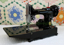 Load image into Gallery viewer, Singer Featherweight 222K Sewing Machine EK636***
