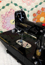 Load image into Gallery viewer, Singer Featherweight 222K Sewing Machine EK636***