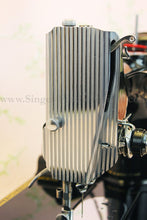 Load image into Gallery viewer, Singer Featherweight 222K Sewing Machine EM602***
