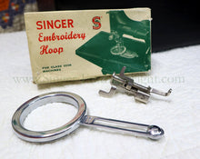 Load image into Gallery viewer, Singer Featherweight 222K Sewing Machine EM9611**