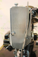 Load image into Gallery viewer, Singer Featherweight 222K Sewing Machine EM6046**