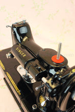 Load image into Gallery viewer, Singer Featherweight 222K Sewing Machine EM6046**