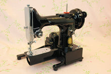 Load image into Gallery viewer, Singer Featherweight 222K Sewing Machine EM6046**