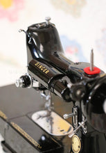 Load image into Gallery viewer, Singer Featherweight 222K Sewing Machine EM6028***
