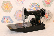 Load image into Gallery viewer, Singer Featherweight 221 Sewing machine, 1935 AD945***
