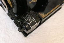 Load image into Gallery viewer, Singer Featherweight 221 Sewing machine, 1935 AD945***