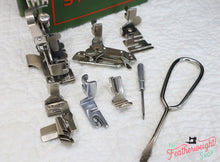Load image into Gallery viewer, Singer Featherweight 221K Sewing Machine, French EF909***