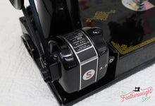 Load image into Gallery viewer, Singer Featherweight 221K Sewing Machine, French EF909***