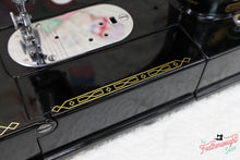 Load image into Gallery viewer, Singer Featherweight 222K Sewing Machine EK3212**