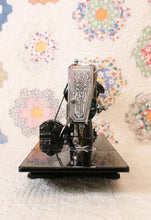 Load image into Gallery viewer, Singer Featherweight 221 Sewing machine, 1933 AD541***