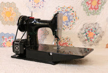 Load image into Gallery viewer, Singer Featherweight 221 Sewing machine, 1933 AD541***