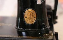 Load image into Gallery viewer, Singer Featherweight 221 Sewing machine, 1933 AD541***