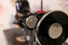 Load image into Gallery viewer, Singer Featherweight 221 Sewing machine, 1933 AD541***