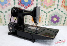 Load image into Gallery viewer, Singer Featherweight 222K Sewing Machine EK6362**