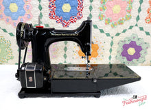 Load image into Gallery viewer, Singer Featherweight 222K Sewing Machine EN136***