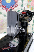 Load image into Gallery viewer, Singer Featherweight 222K Sewing Machine EN136***