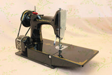 Load image into Gallery viewer, Singer Featherweight 221 Sewing machine, 1933 AD546***