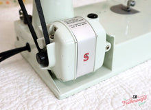 Load image into Gallery viewer, Singer Featherweight 221K Sewing Machine, WHITE EV942***