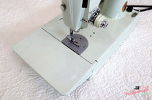 Load image into Gallery viewer, Singer Featherweight 221K Sewing Machine, WHITE EV942***