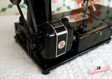 Load image into Gallery viewer, Singer Featherweight 222K Sewing Machine, RED "S" ER022***