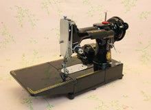 Load image into Gallery viewer, Singer Featherweight 222K Sewing Machine EM958**